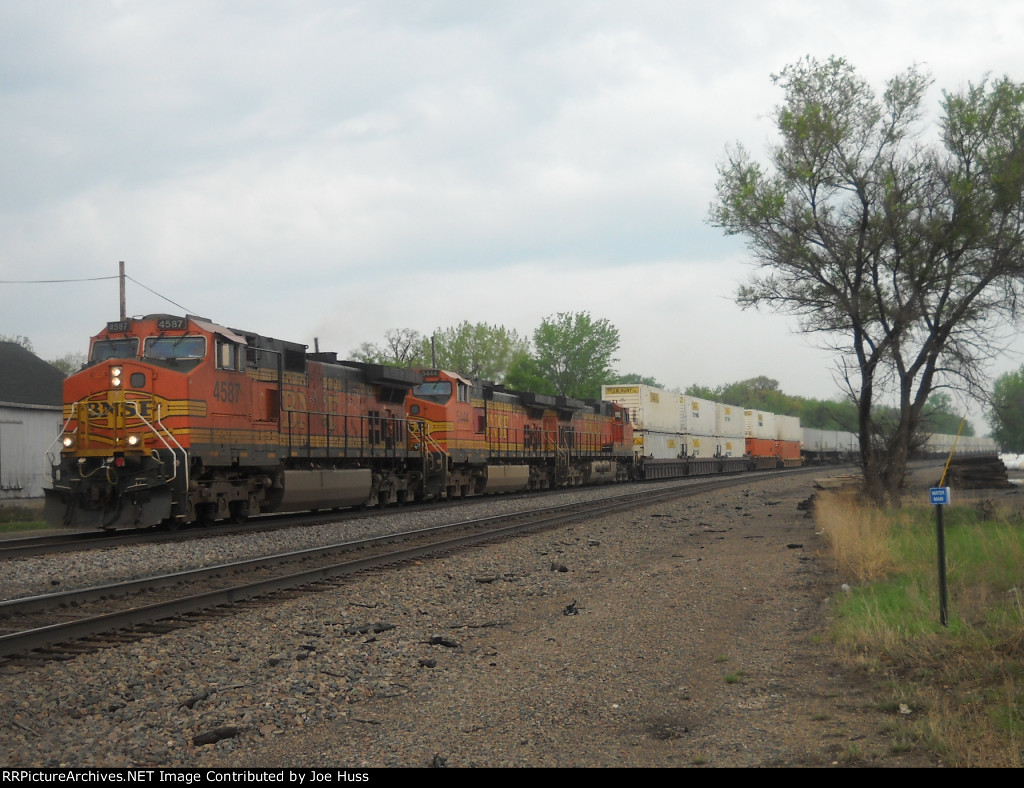 BNSF 4587 East